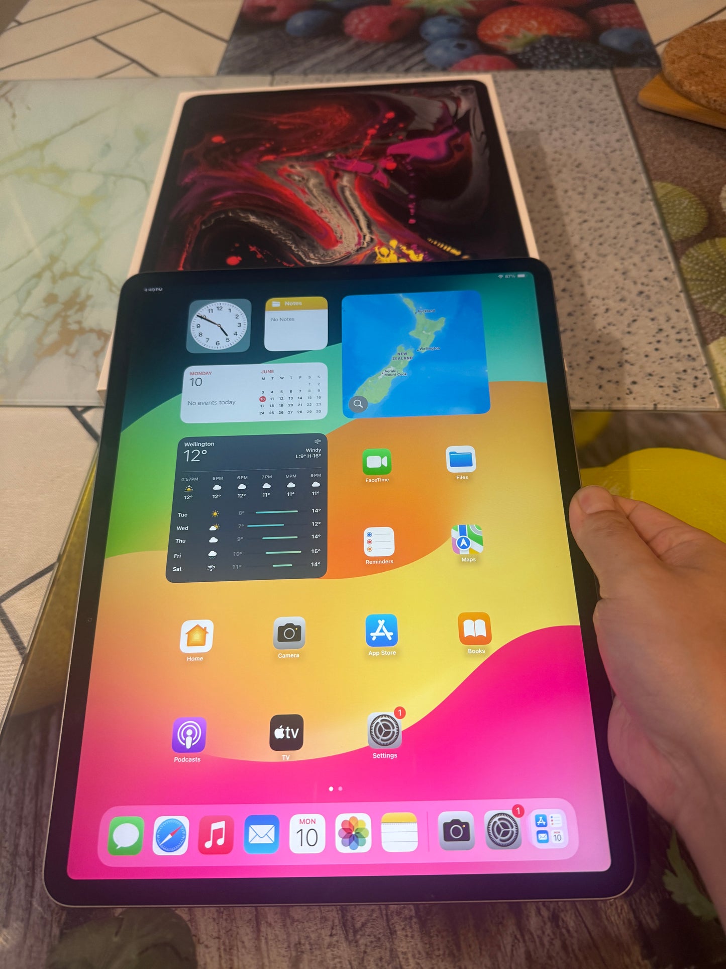 Immaculate Apple iPad Pro 12.9" 3rd Gen 2018 512 GB IOS 17 Massive Storage