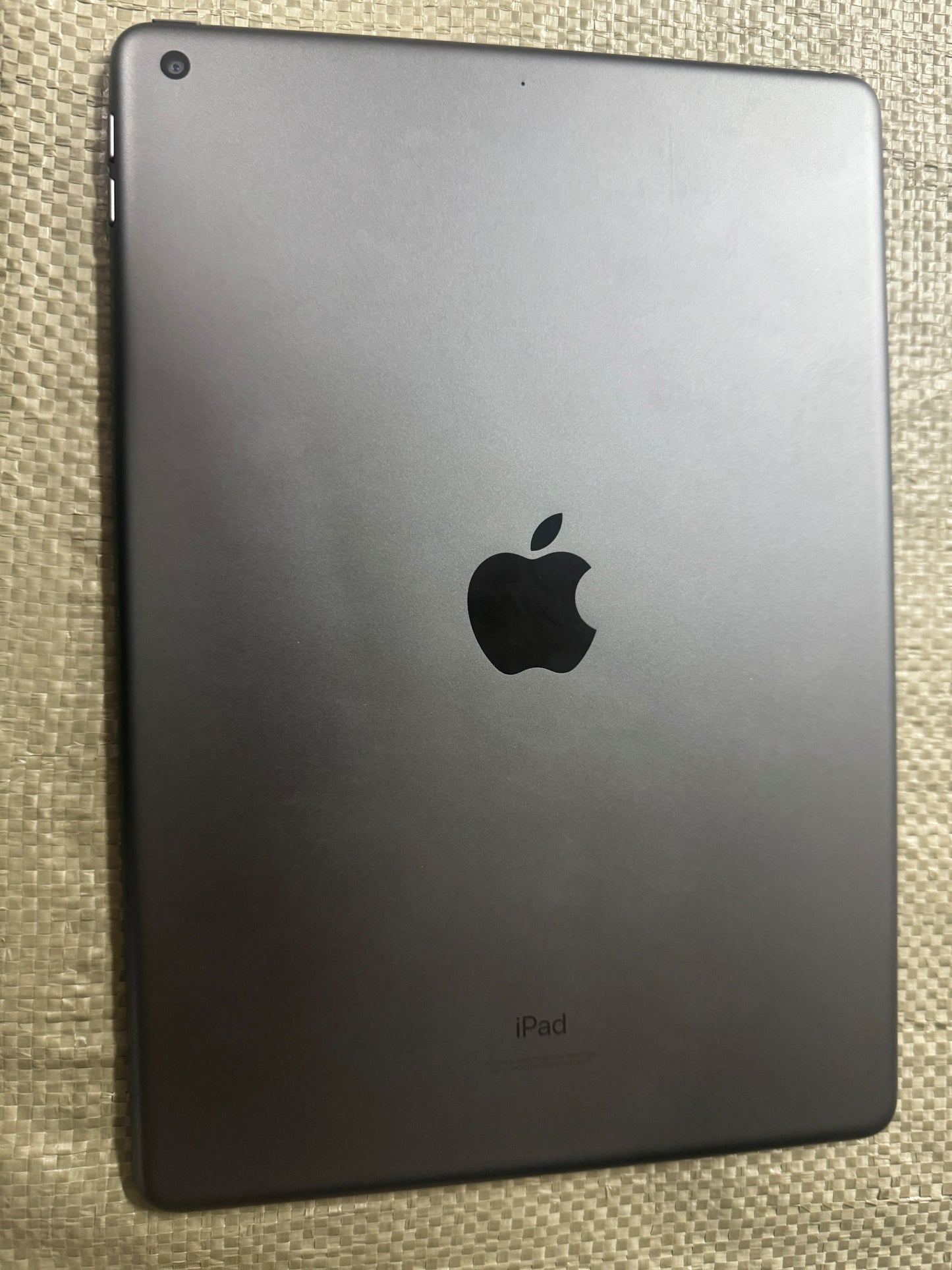 Pristine iPad 10.2" 9th Gen 2022 64GB battery health 100%